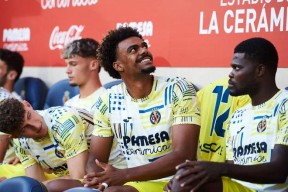 爱游戏game-葡超转会期走向成谜，瓦伦西亚强势反弹，悬念犹存，赛程密集仍需轮换的简单介绍-爱游戏game